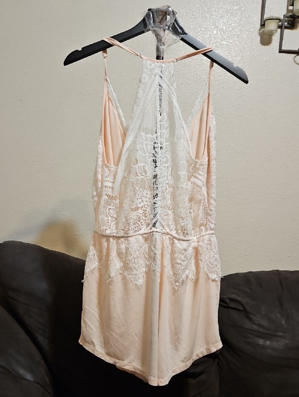 VENUS Blush Lace-Trim Romper - Picture 4 of 7